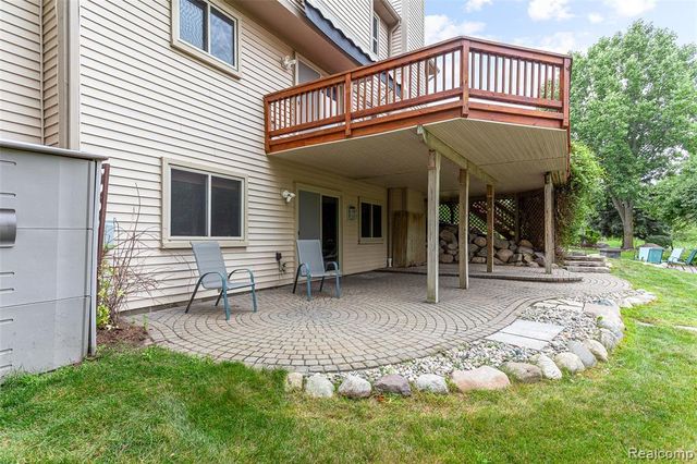 2328 Chestnut Circle, Lake Orion, MI 48360