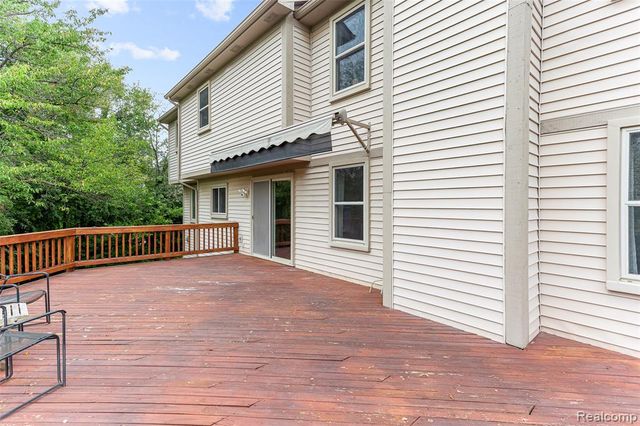 2328 Chestnut Circle, Lake Orion, MI 48360