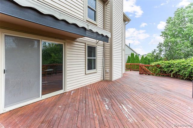2328 Chestnut Circle, Lake Orion, MI 48360