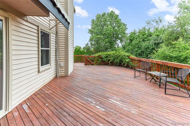 2328 Chestnut Circle, Lake Orion, MI 48360