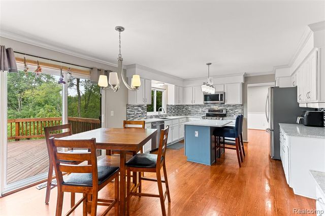 2328 Chestnut Circle, Lake Orion, MI 48360
