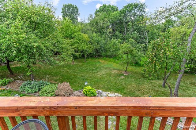 2328 Chestnut Circle, Lake Orion, MI 48360