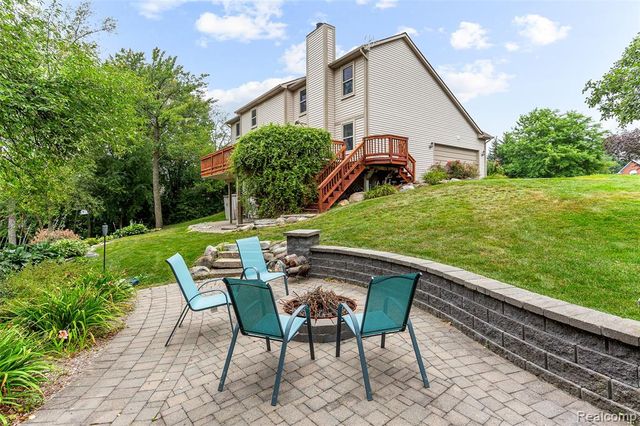 2328 Chestnut Circle, Lake Orion, MI 48360