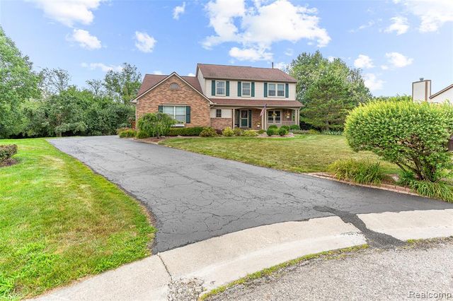 2328 Chestnut Circle, Lake Orion, MI 48360