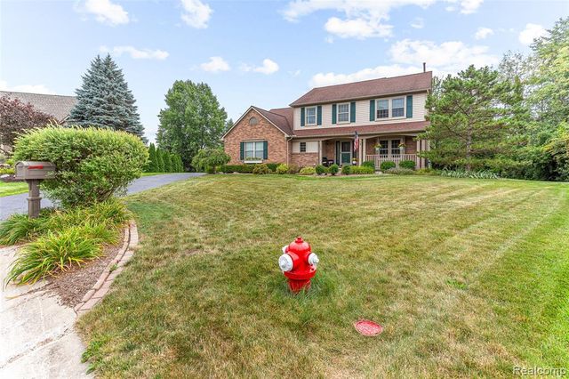 2328 Chestnut Circle, Lake Orion, MI 48360