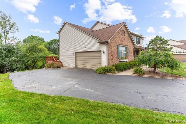 2328 Chestnut Circle, Lake Orion, MI 48360