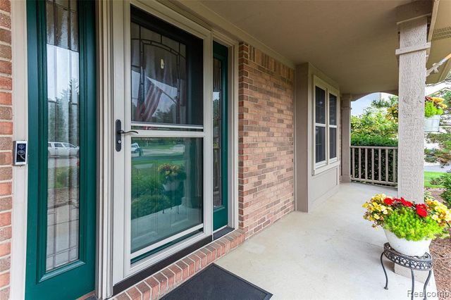 2328 Chestnut Circle, Lake Orion, MI 48360