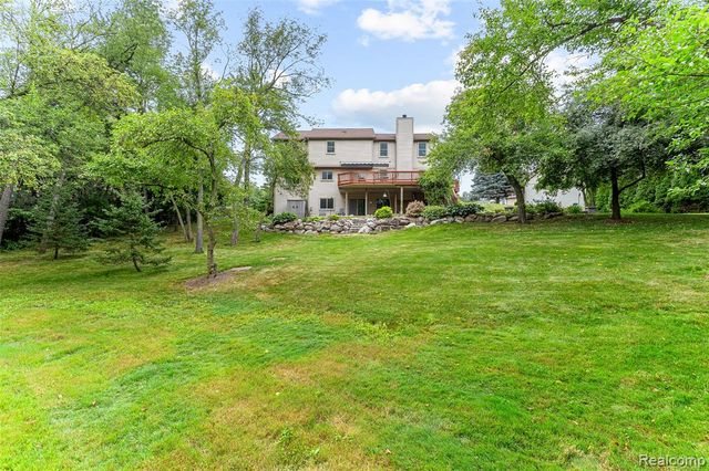 2328 Chestnut Circle, Lake Orion, MI 48360