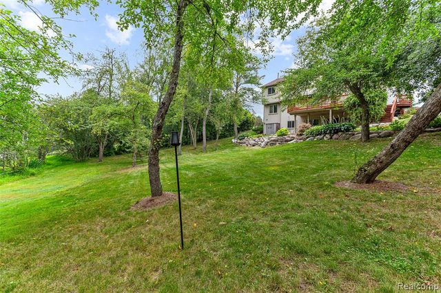 2328 Chestnut Circle, Lake Orion, MI 48360