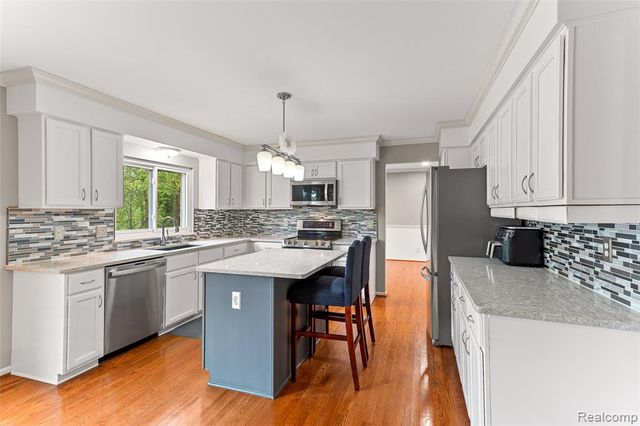 2328 Chestnut Circle, Lake Orion, MI 48360