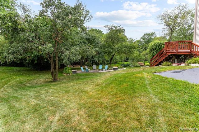 2328 Chestnut Circle, Lake Orion, MI 48360