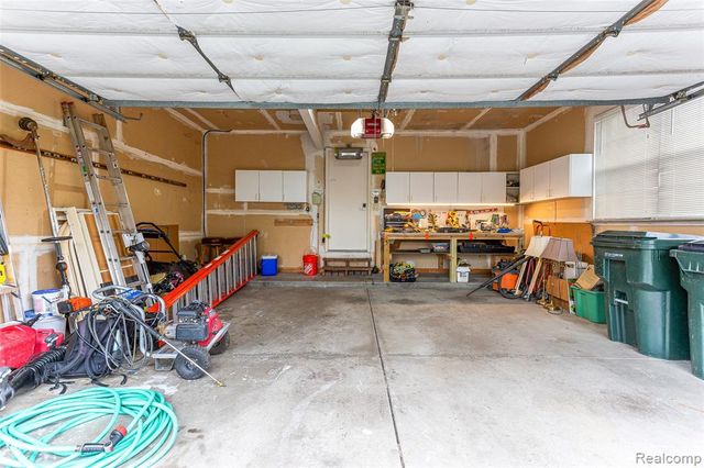 2328 Chestnut Circle, Lake Orion, MI 48360