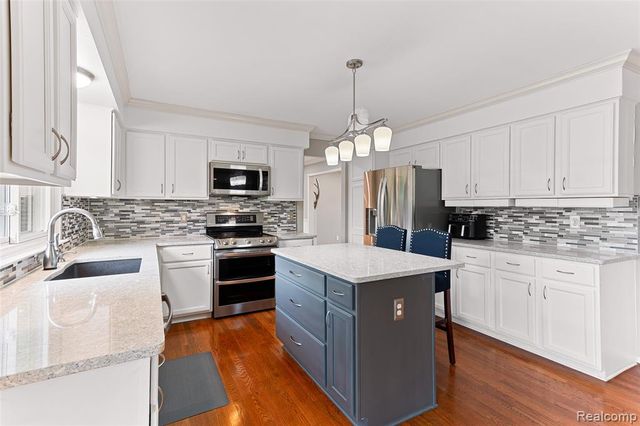 2328 Chestnut Circle, Lake Orion, MI 48360