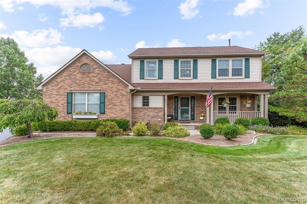 2328 Chestnut Circle, Lake Orion, MI 48360