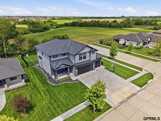 1111 Terrace View Drive, Hickman, NE 68372