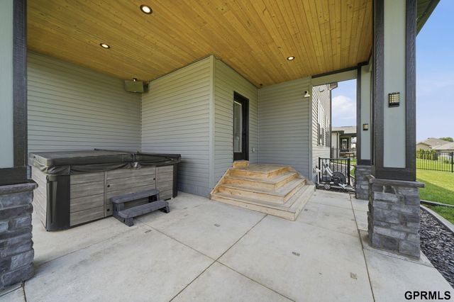 1111 Terrace View Drive, Hickman, NE 68372