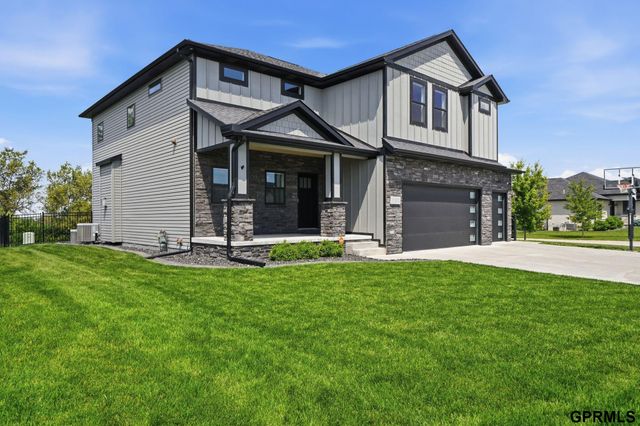 1111 Terrace View Drive, Hickman, NE 68372