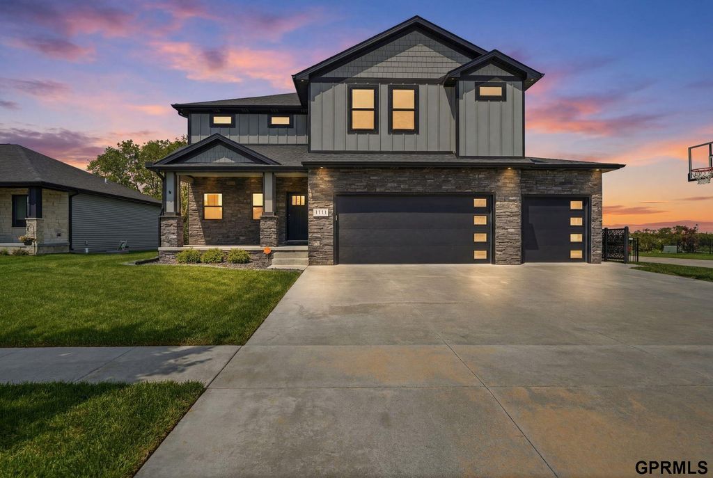 1111 Terrace View Drive, Hickman, NE 68372