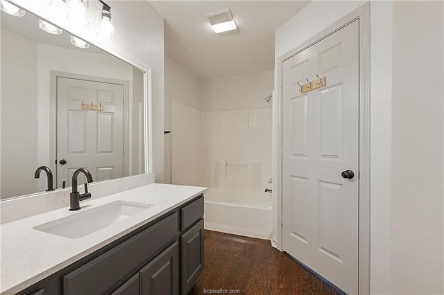 1300 Danville Court, College Station, TX 77845