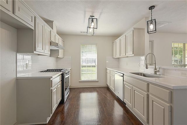 1300 Danville Court, College Station, TX 77845