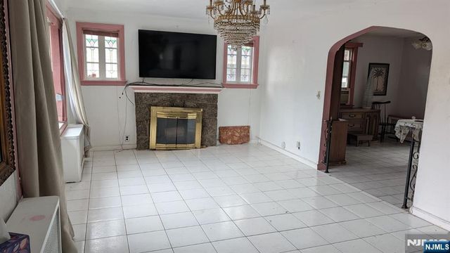 1067 Julia Street, Teaneck, NJ 07666