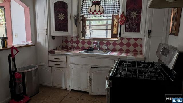 1067 Julia Street, Teaneck, NJ 07666