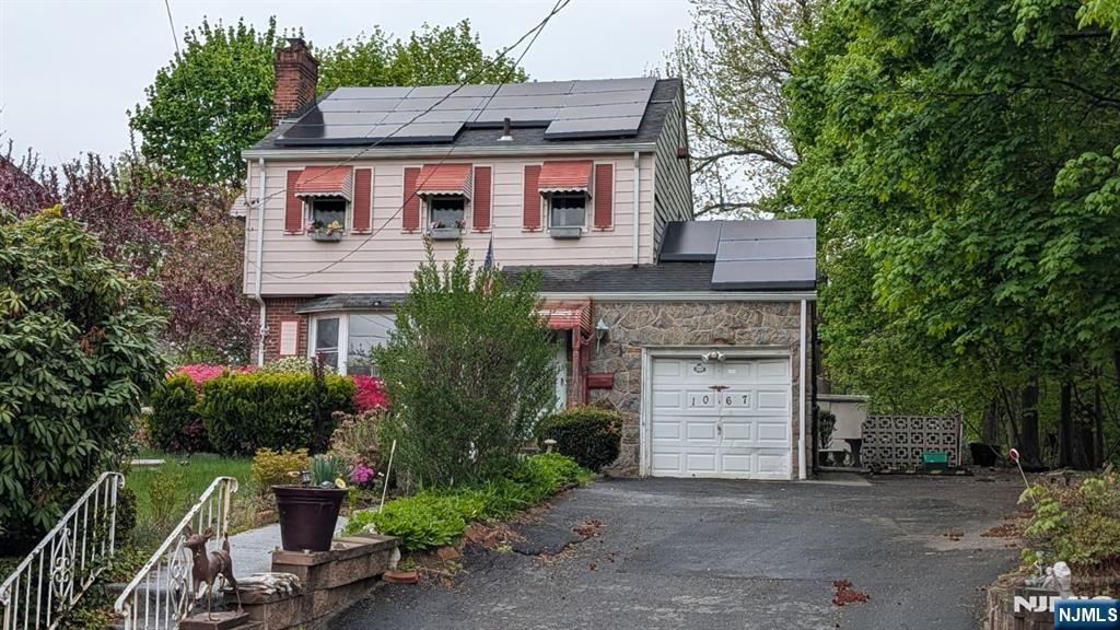 1067 Julia Street, Teaneck, NJ 07666