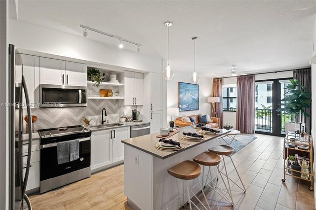 3991 NW 82nd Ave 204, Cooper City, FL 33024
