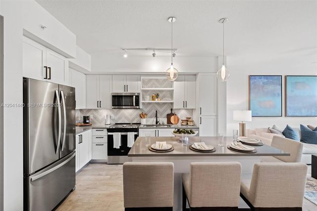 3991 NW 82nd Ave 204, Cooper City, FL 33024