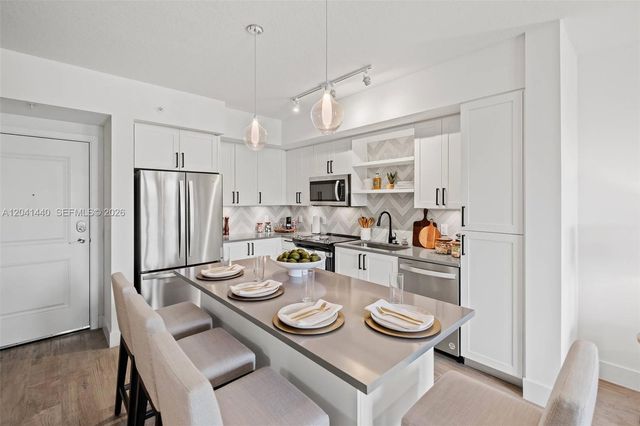 3991 NW 82nd Ave 204, Cooper City, FL 33024