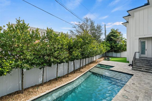 615 LUZON AVENUE, Tampa, FL 33606