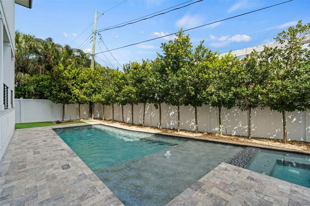 615 LUZON AVENUE, Tampa, FL 33606