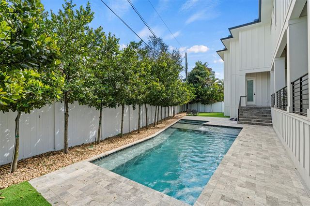 615 LUZON AVENUE, Tampa, FL 33606