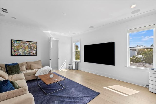 615 LUZON AVENUE, Tampa, FL 33606