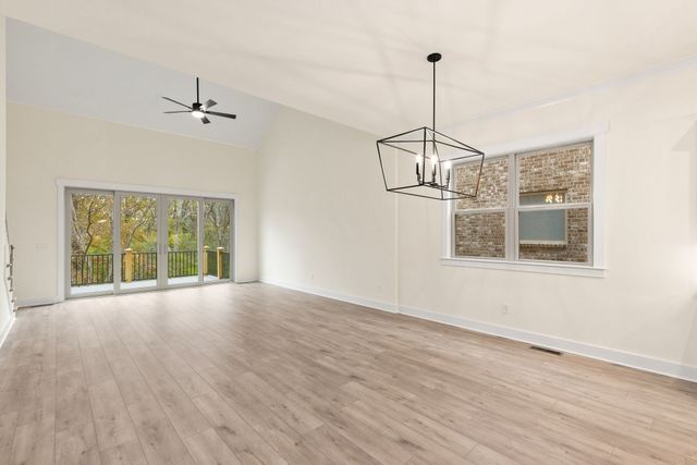 2048 Blackstone Drive, Hendersonville, TN 37075