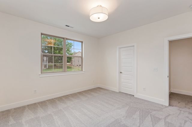 2048 Blackstone Drive, Hendersonville, TN 37075