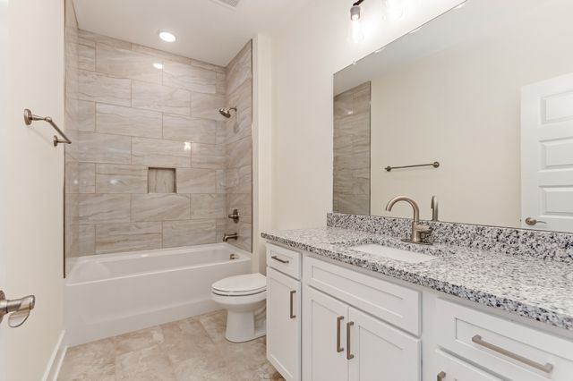 2048 Blackstone Drive, Hendersonville, TN 37075