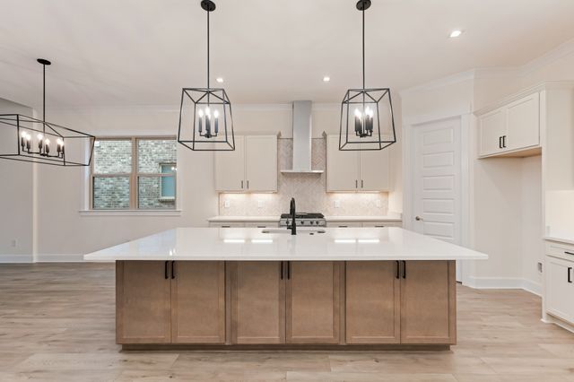 2048 Blackstone Drive, Hendersonville, TN 37075