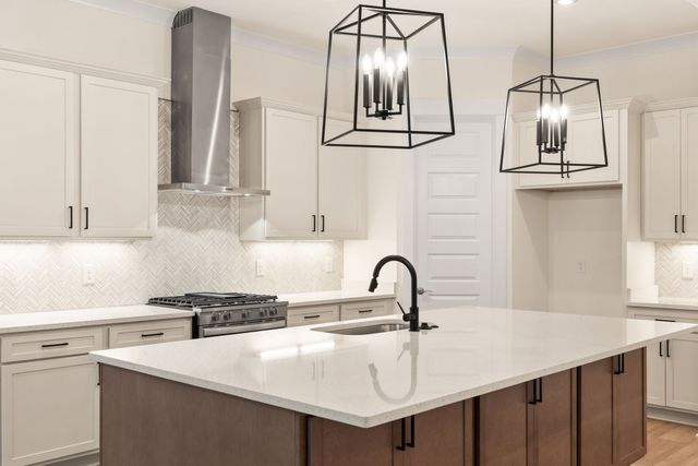 2048 Blackstone Drive, Hendersonville, TN 37075