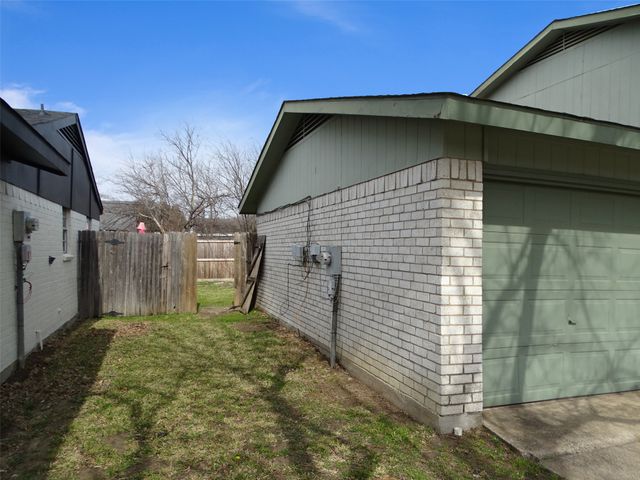 1218 Birchbrook Street, Grand Prairie, TX 75052