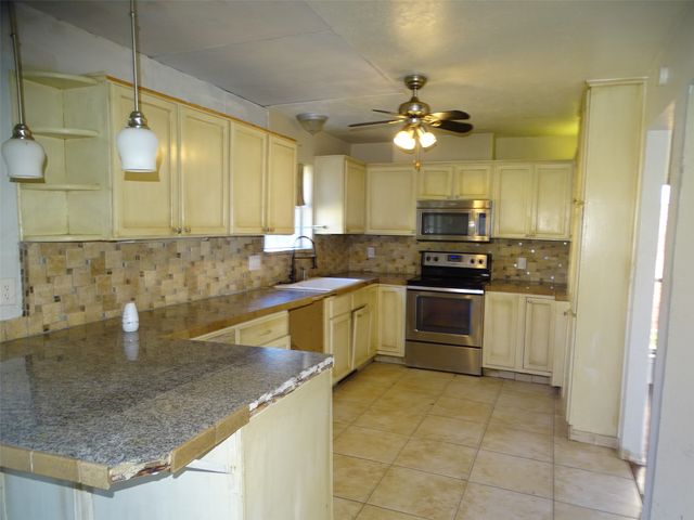 1218 Birchbrook Street, Grand Prairie, TX 75052