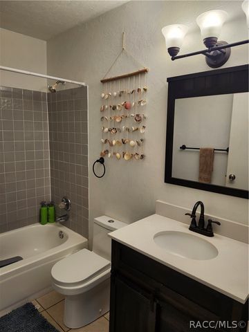 656 NE 11th Street, Crystal River, FL 34428