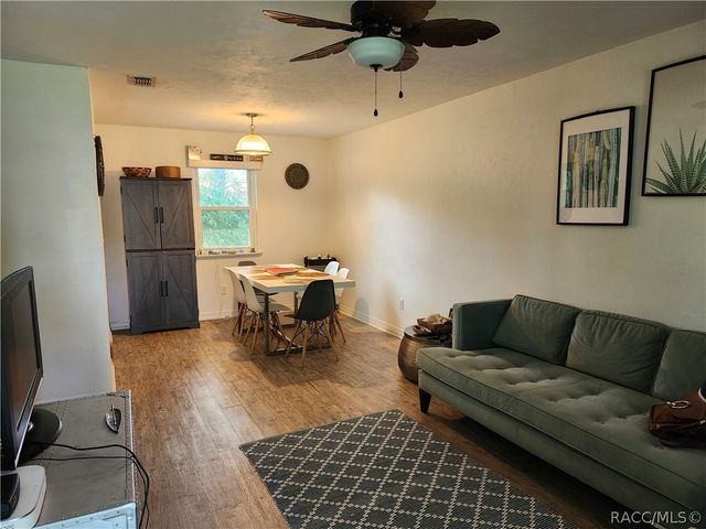 656 NE 11th Street, Crystal River, FL 34428