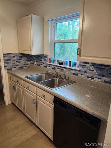 656 NE 11th Street, Crystal River, FL 34428