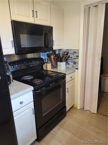 656 NE 11th Street, Crystal River, FL 34428