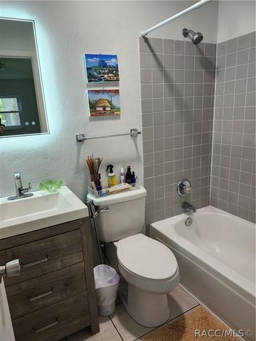 656 NE 11th Street, Crystal River, FL 34428