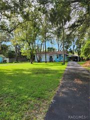 656 NE 11th Street, Crystal River, FL 34428