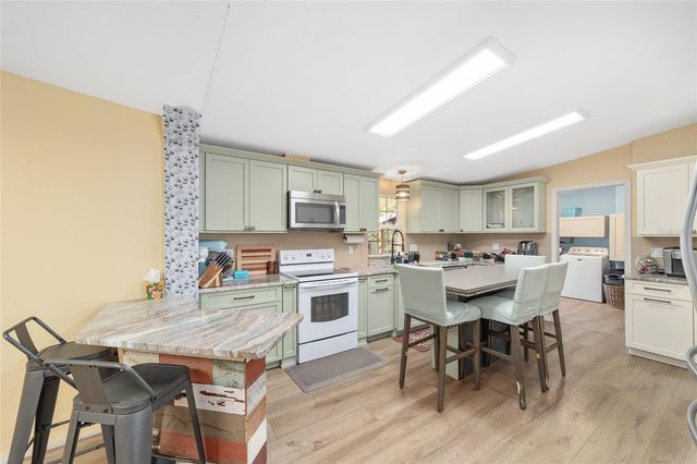 39742 CAROLINA AVENUE, Lady Lake, FL 32159