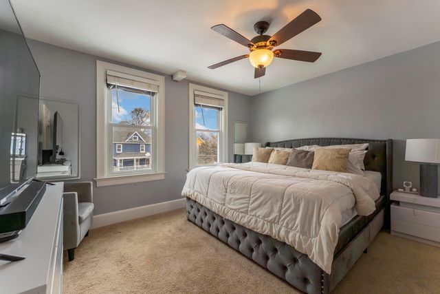 483 Barrett Street, Elgin, IL 60120