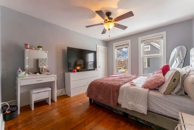 483 Barrett Street, Elgin, IL 60120